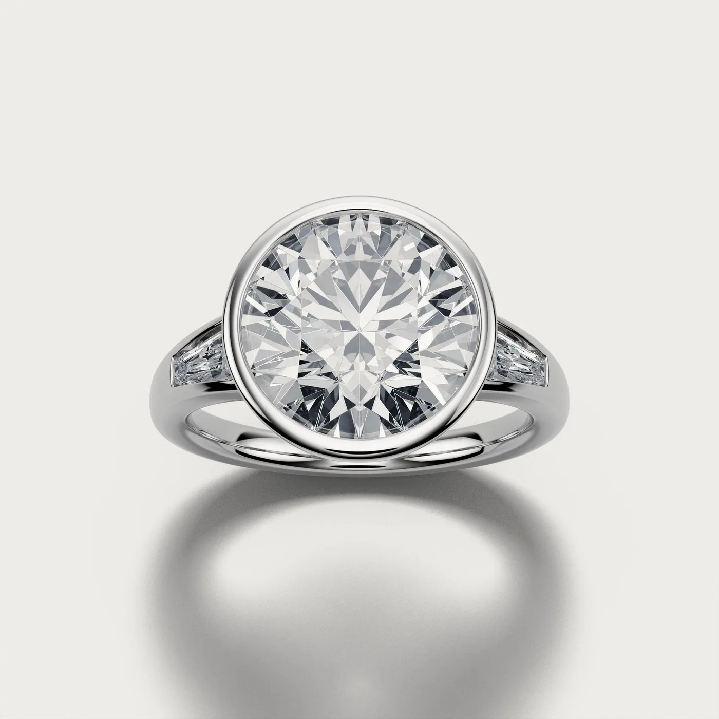 Haskananq, round in white gold, three-quarter view