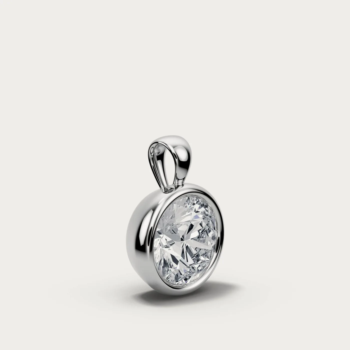 Shxta, round in white gold, three-quarter view