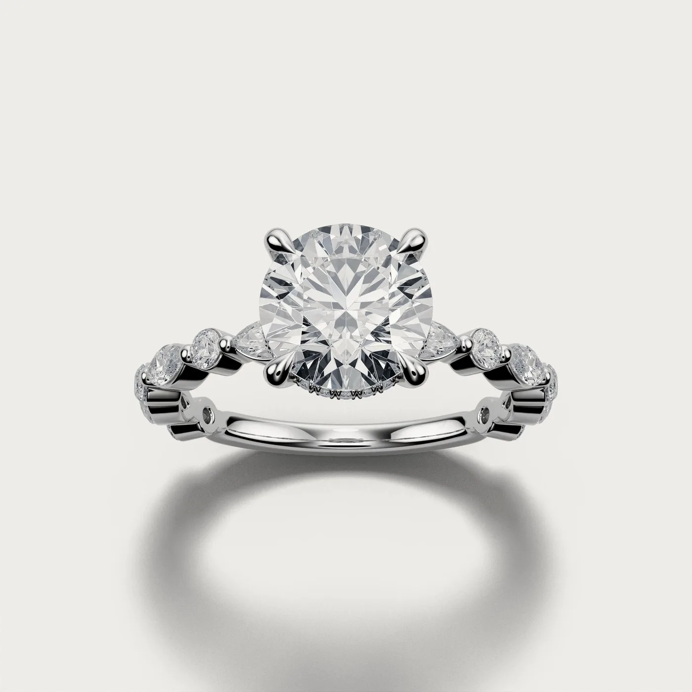 SP4, round in white gold, three-quarter view