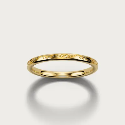 Engraved Scroll in yellow gold