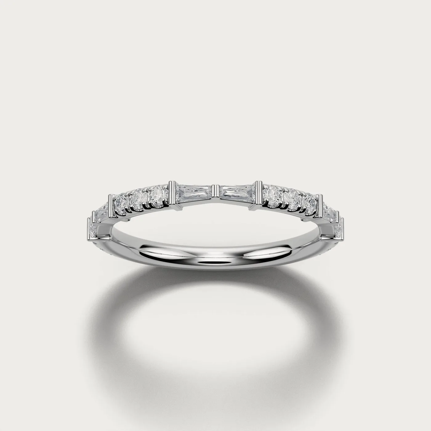 WB37, round in white gold, three-quarter view