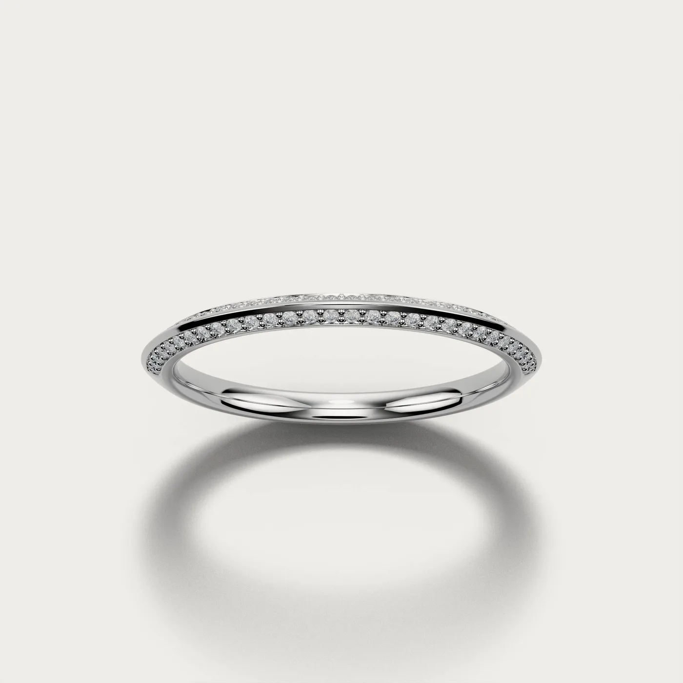 WB46, round in white gold, three-quarter view