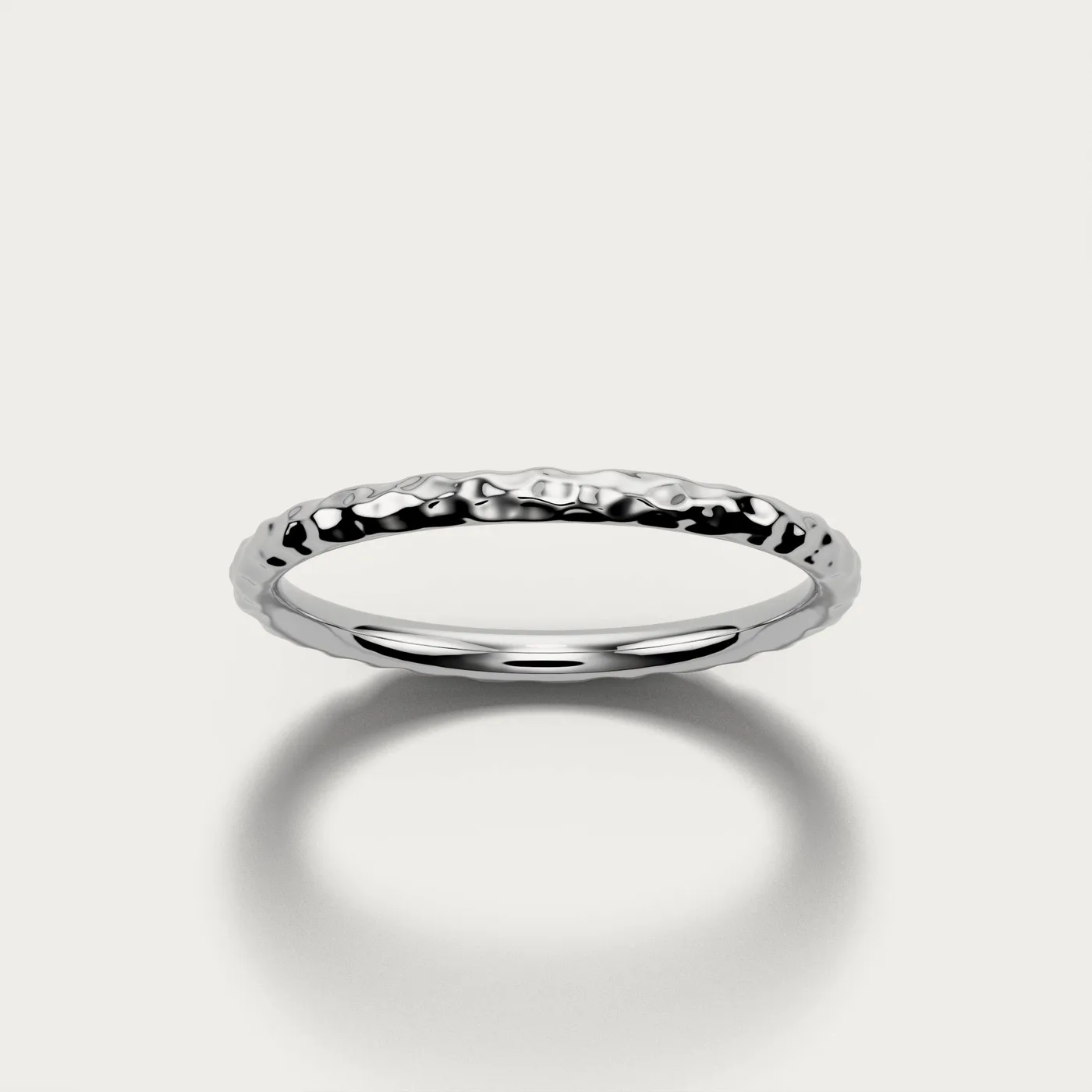 WB8, hammered in white gold, three-quarter view