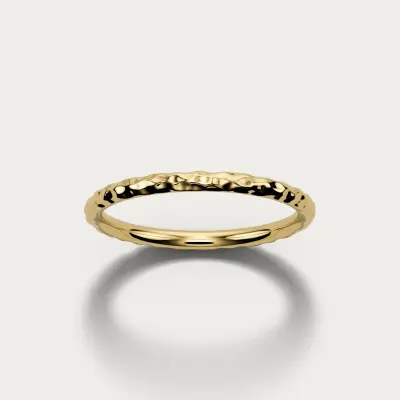 Lightly Hammered in yellow gold